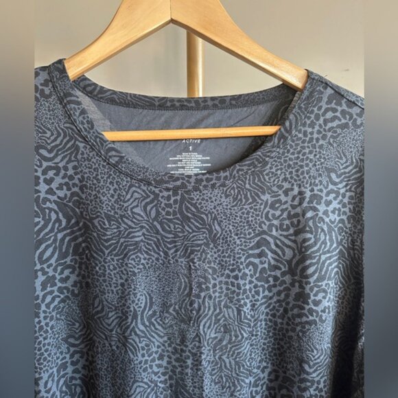 Torrid Active Cutout Animal Print T-Shirt โ Zebra Print โ Size 1X - Picture 4 of 5
